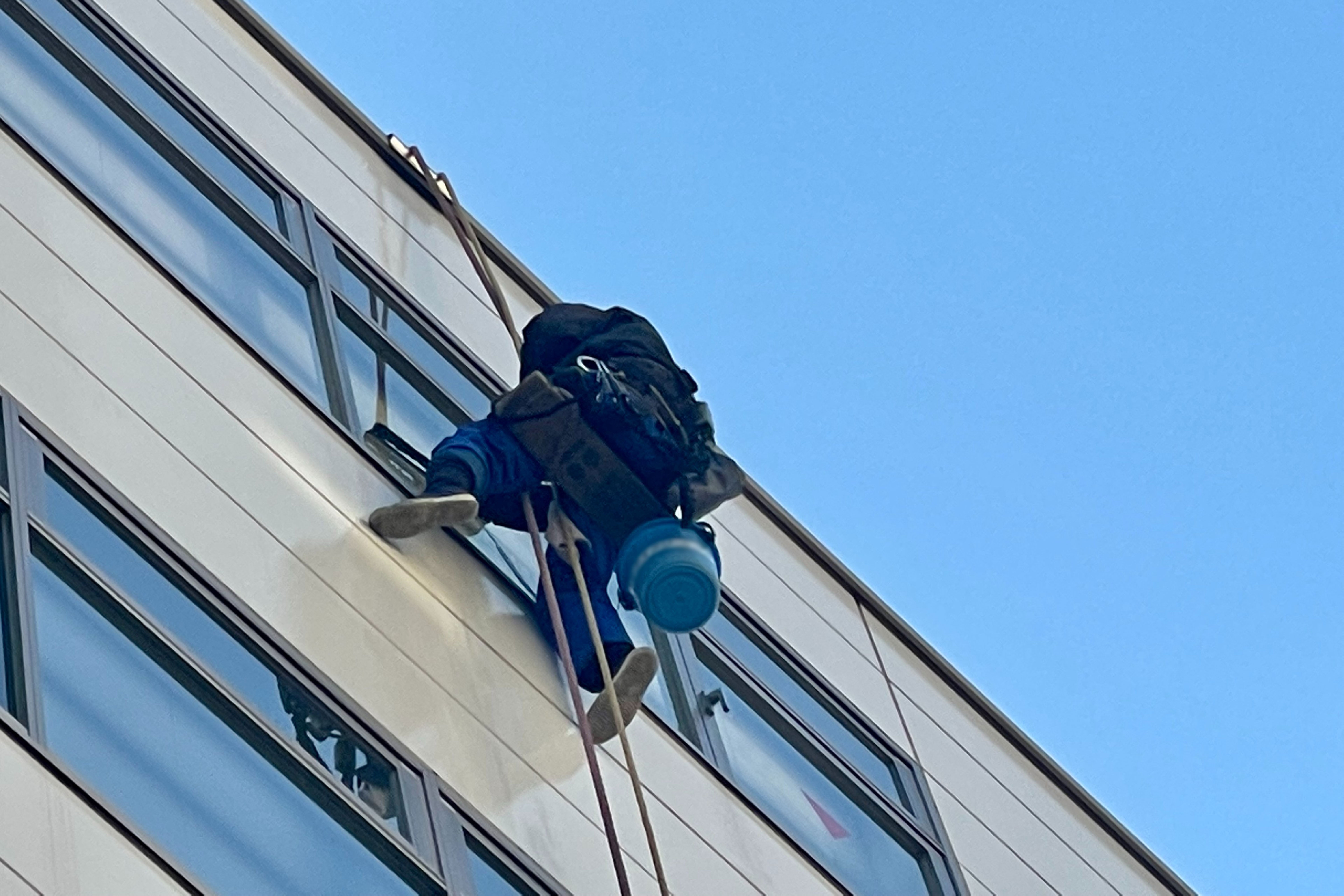 高層ビルのお掃除